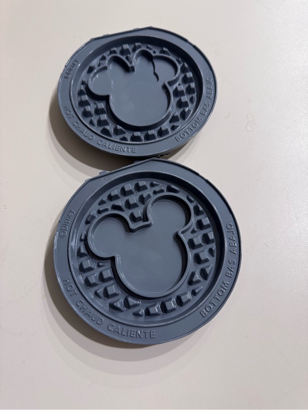 Dash Mini Waffle Maker Disney Mickey/Minnie Plates